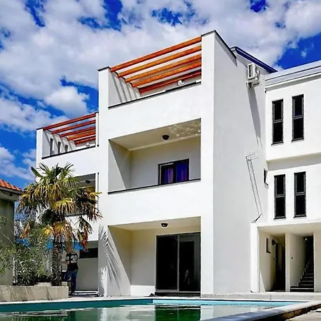 One Bedroom Stunning In