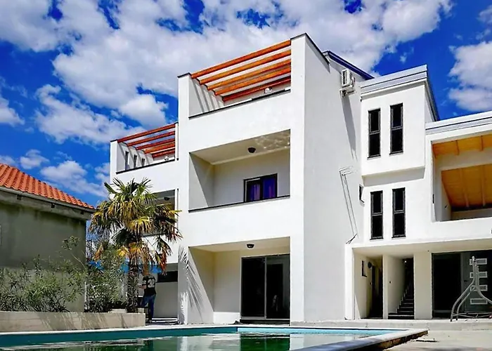 One Bedroom Stunning In